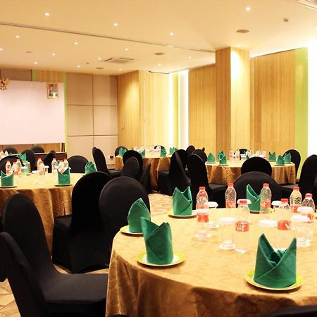 Zest Parang Raja Solo By Swiss-Belhotel International Bonorejo Exterior photo